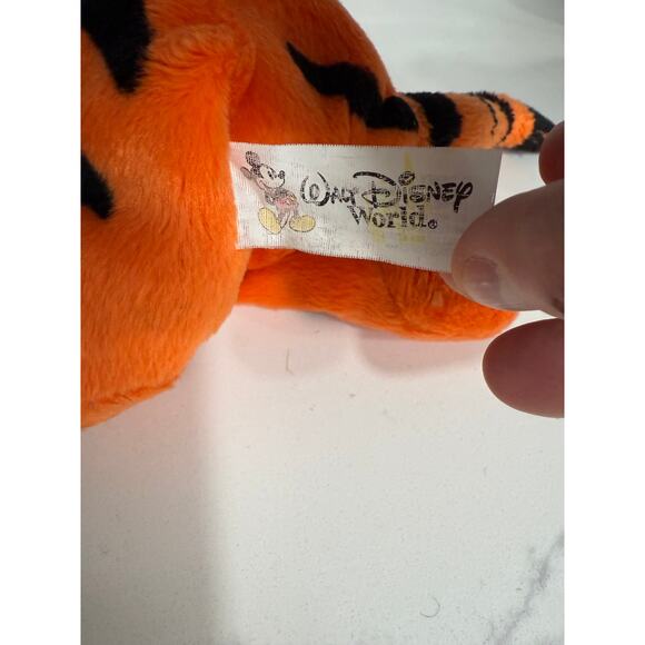 Vintage 1990s Y2K Disney Parks Tigger Christmas Plush Santa Hat Gift WDW 12 - Picture 4 of 12